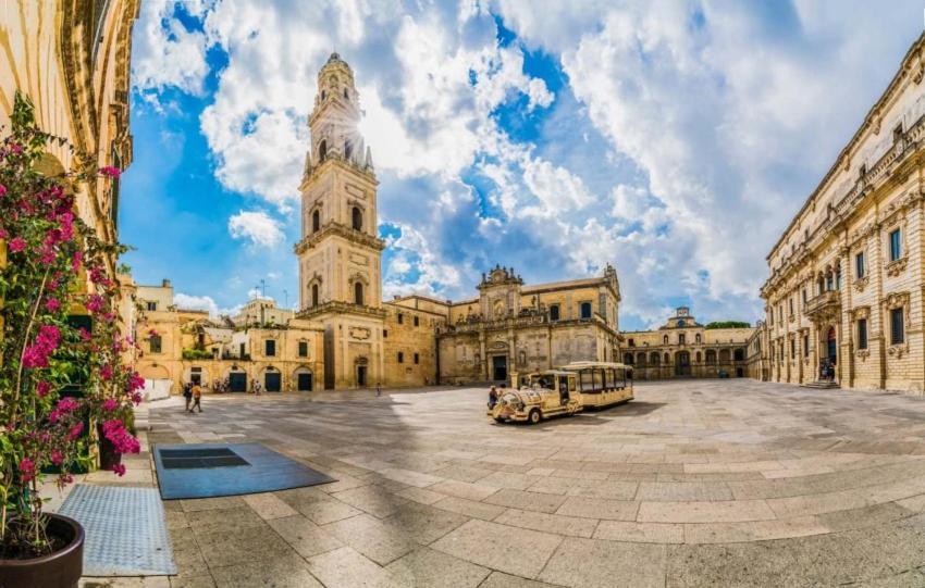 "Il Vecchio Salone" Appartamento In Pieno Centro Con Garage Privato Lecce Kültér fotó