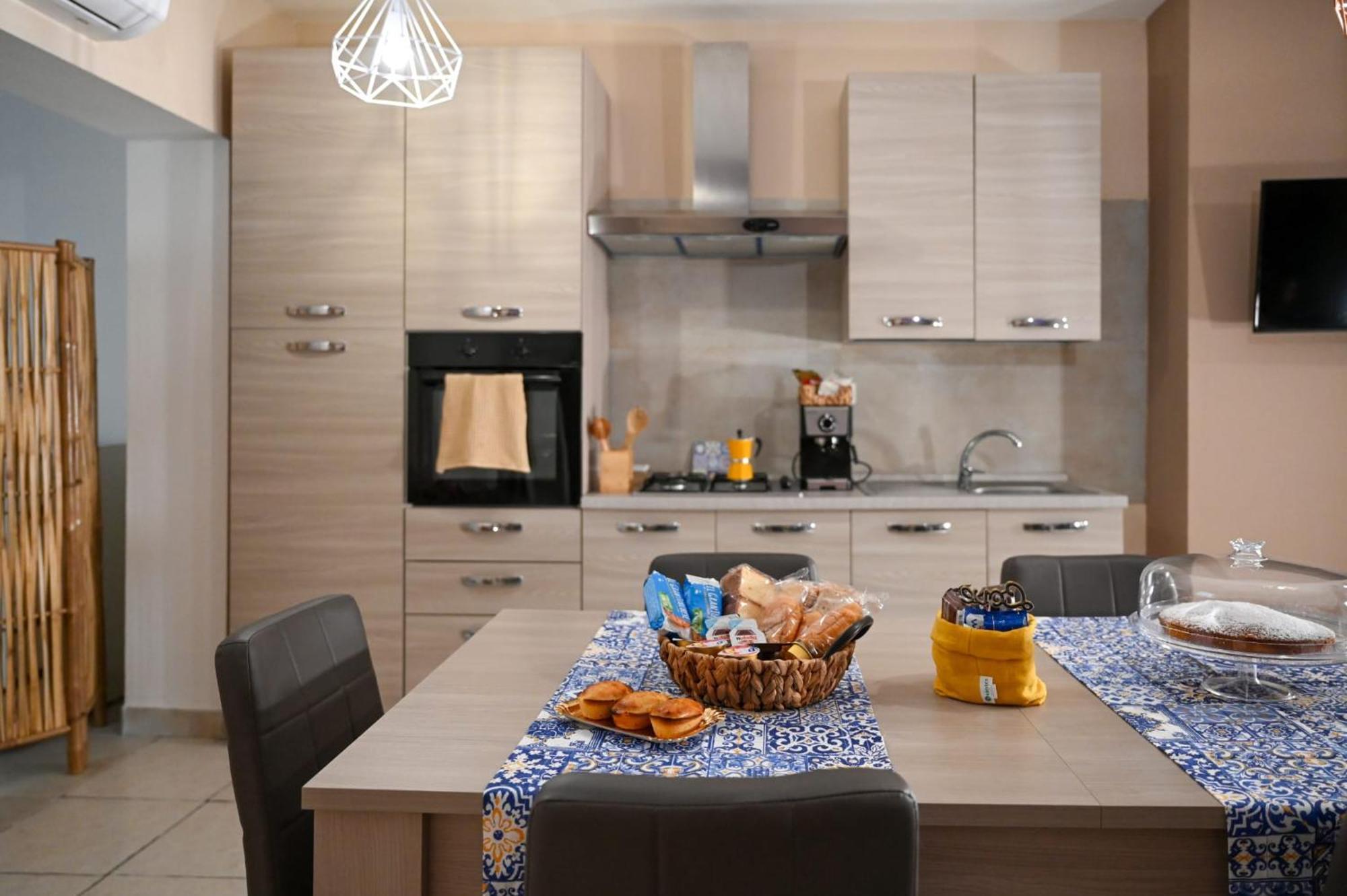 "Il Vecchio Salone" Appartamento In Pieno Centro Con Garage Privato Lecce Kültér fotó