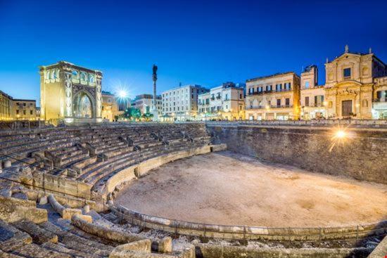 "Il Vecchio Salone" Appartamento In Pieno Centro Con Garage Privato Lecce Kültér fotó