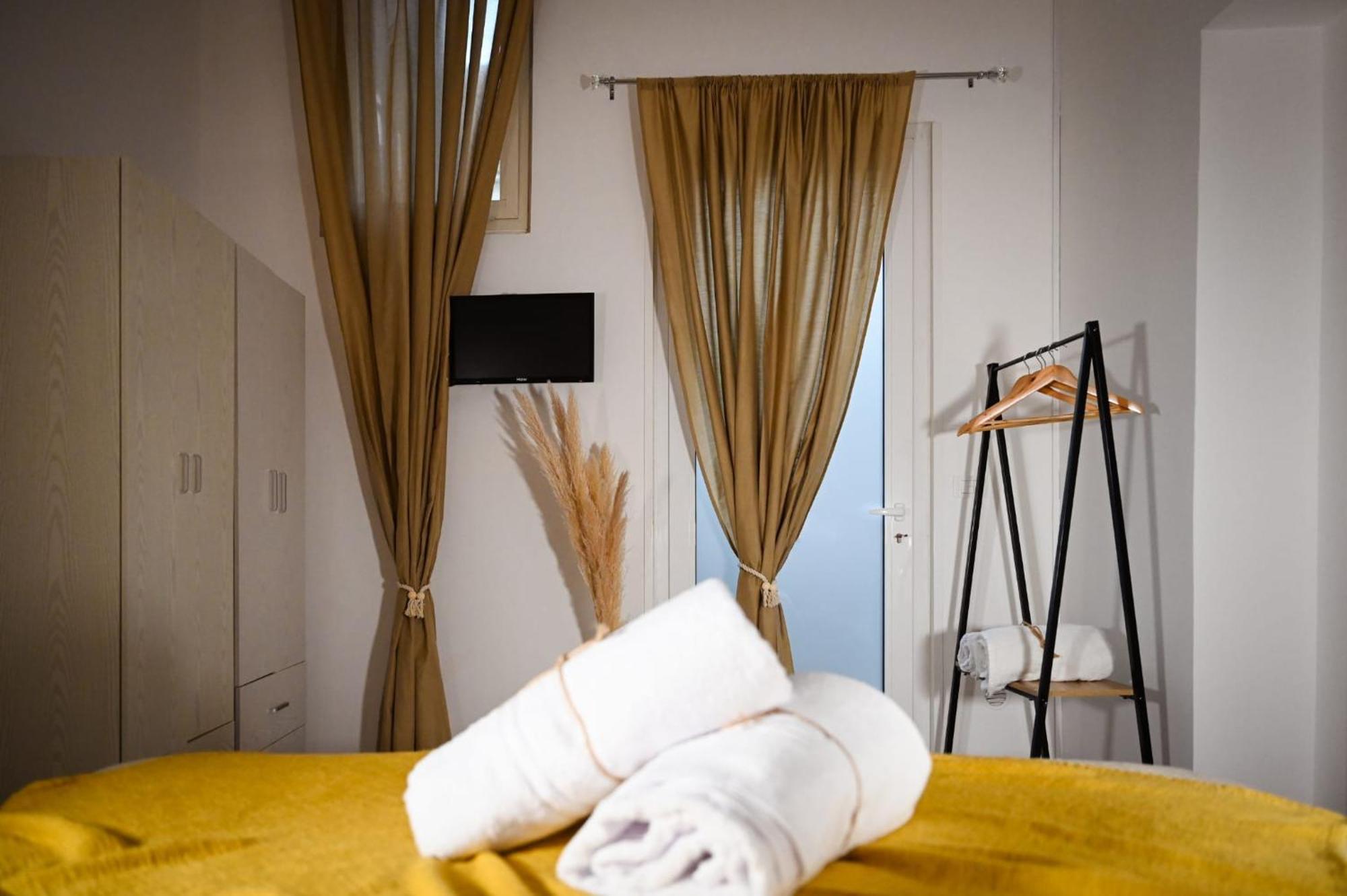 "Il Vecchio Salone" Appartamento In Pieno Centro Con Garage Privato Lecce Kültér fotó